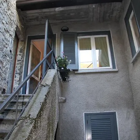 Casa rural Lake Como 2p Apt Mountain View Perledo